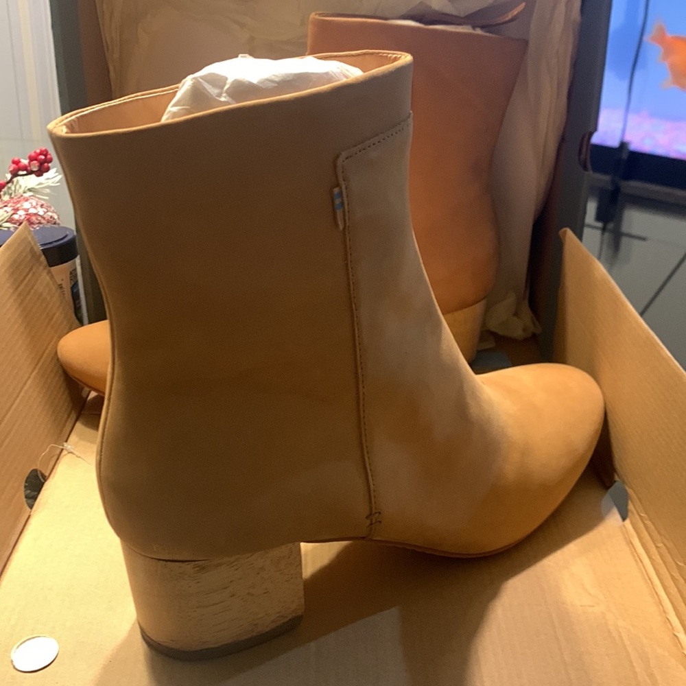 Toms NEW ladies boots!!! Black Friday  deal price drop!!!